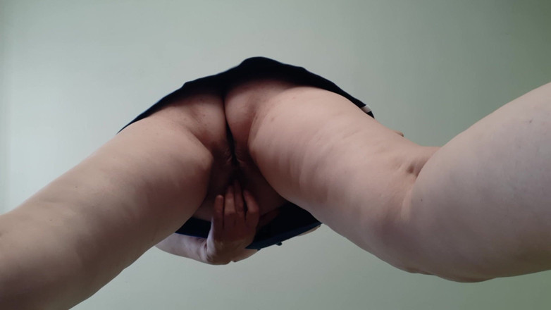 Lesbian-candys: Sekretarka ryzykowna masturbuje się w biurze, podczas gdy jej szef...
