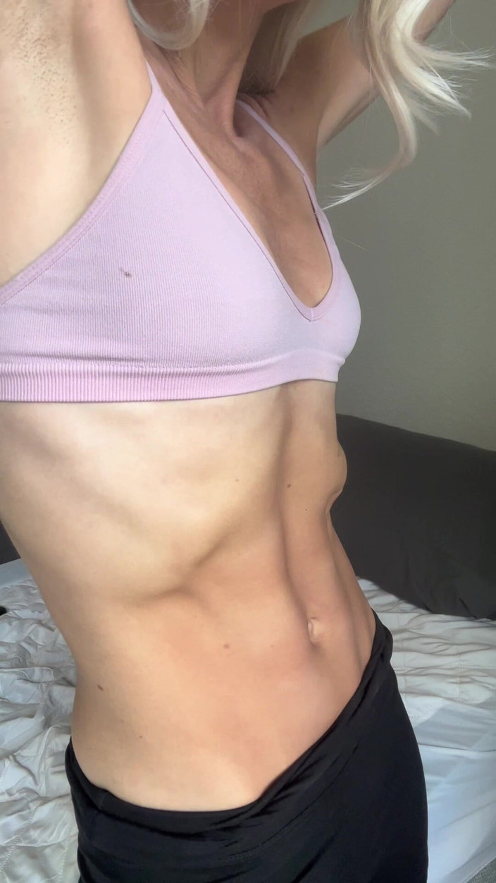 Elaina Button: Bodyswap Fantasy Roleplay z kultem mięśni