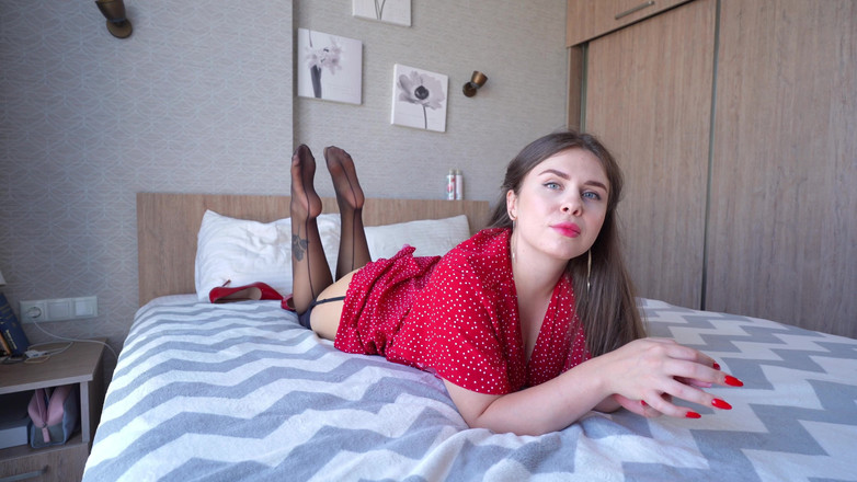 Alina Rose: Pantyhose Under Stockings dengan Garters - Mengusik nilon