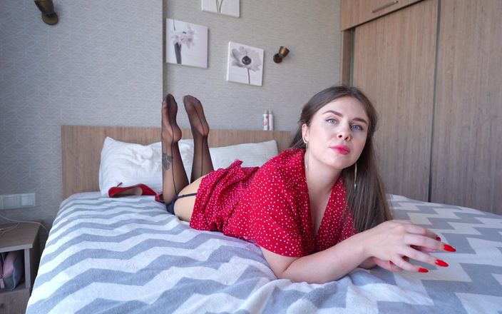 Alina Rose: Колготки под чулками с подвязками - соблазнение в нейлоне