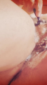 剃毛和突然的敦促：Nicoletta，直播剃毛和撒尿
