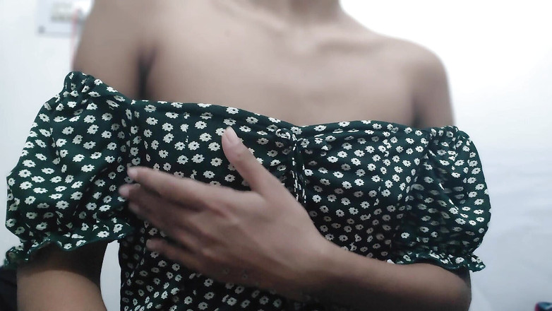 desigirl93: Gadis remaja lagi asik masturbasi di ranjang orang tuanya