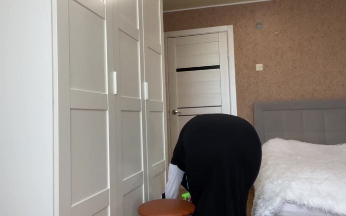 Lux Eva: Arab Wife in Hijab Found a Sex Toy While Cleaning...