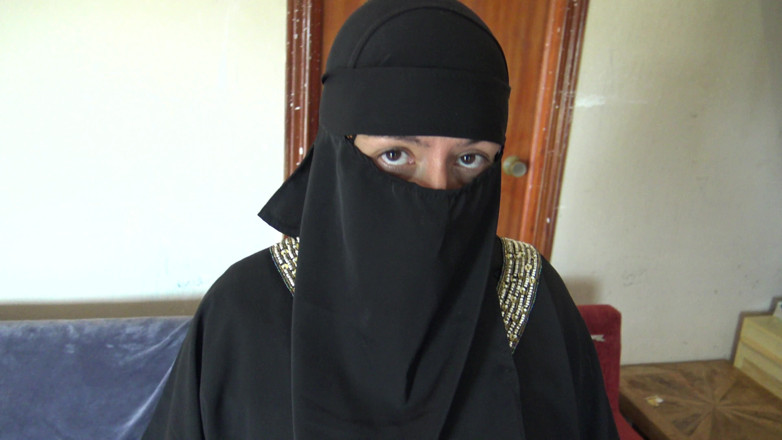 Souzan Halabi: Turkisk styvmor visar sin håriga fitta och rövhål för 18 -årig styvson