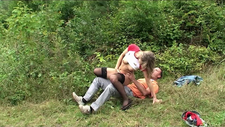 Best Amateur Sex: Napalona Latina Głębokie gardło w Parku Grass i Dostaje jej...