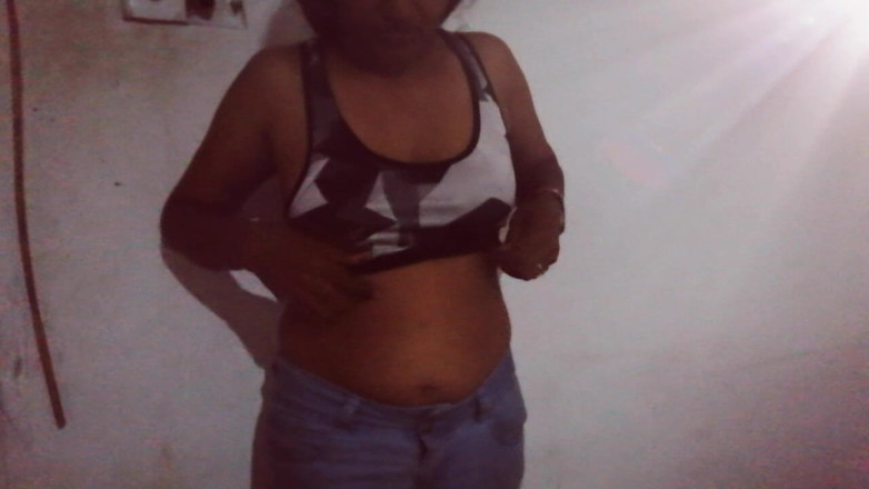 Tina Baby: Ibu tiriku yang sebenarnya datang untuk meniduriku