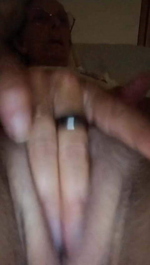 XhellllehX: Little Video While I Work