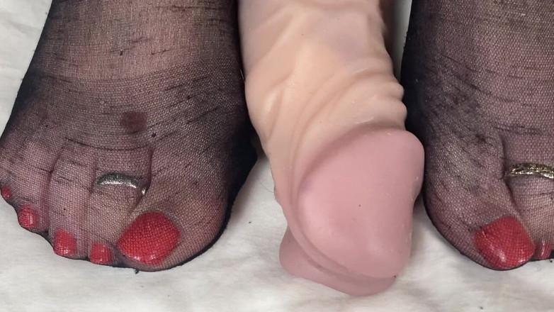Mr MF: Mrs Mature Feet Showing You All Her Sexy Feet, Toes...