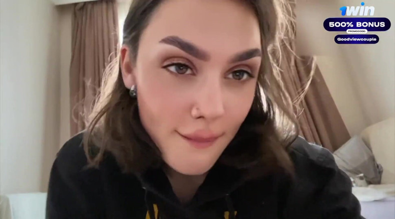 Good_view: Sexy studentka dovedně jezdí na péru
