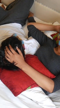 Serviço de quarto cara Ravi visita Rachna com tesão novamente para encher suas fantasias selvagens