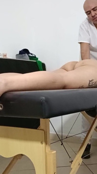 นวดด้วยเทียนและน้ำมันร้อนๆ