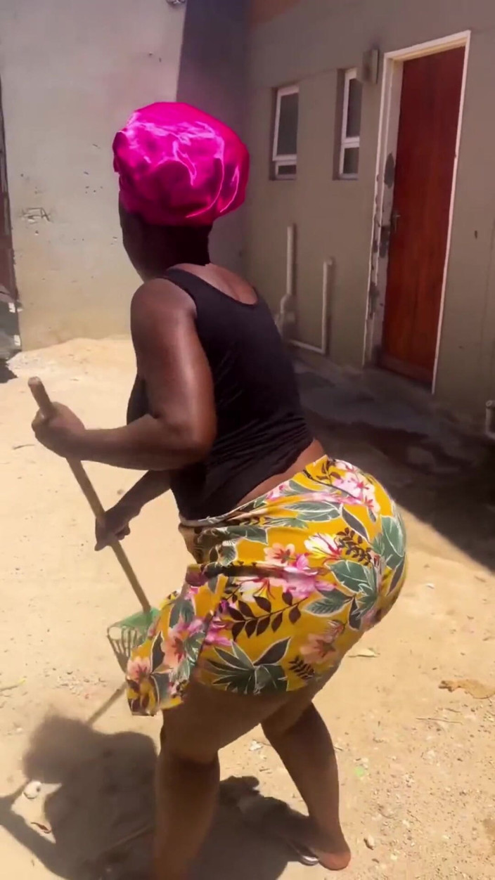 Poppa's Sweet Summer Butter Ball: Sledoval jsem, jak moje nevlastní matka uklízí