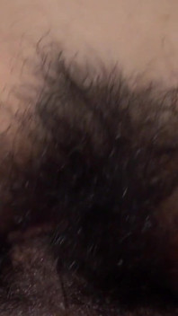 Awek si rambut coklat terikat menahan gangbang fetish kasar