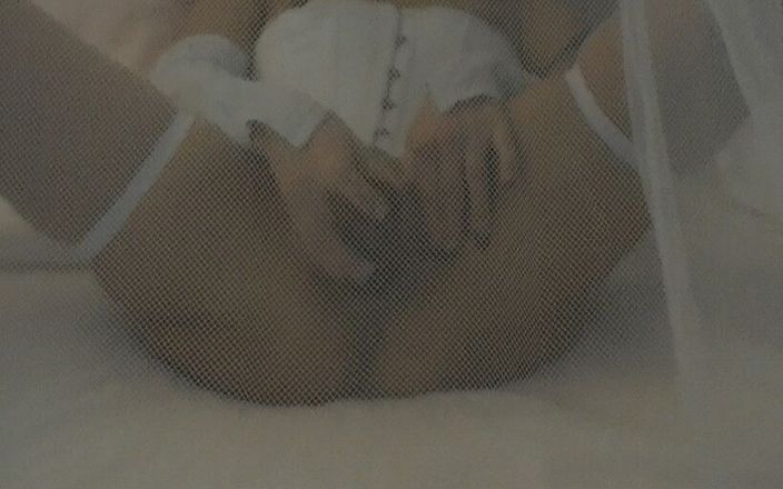 Master of porn: Userwish se masturbează în alb