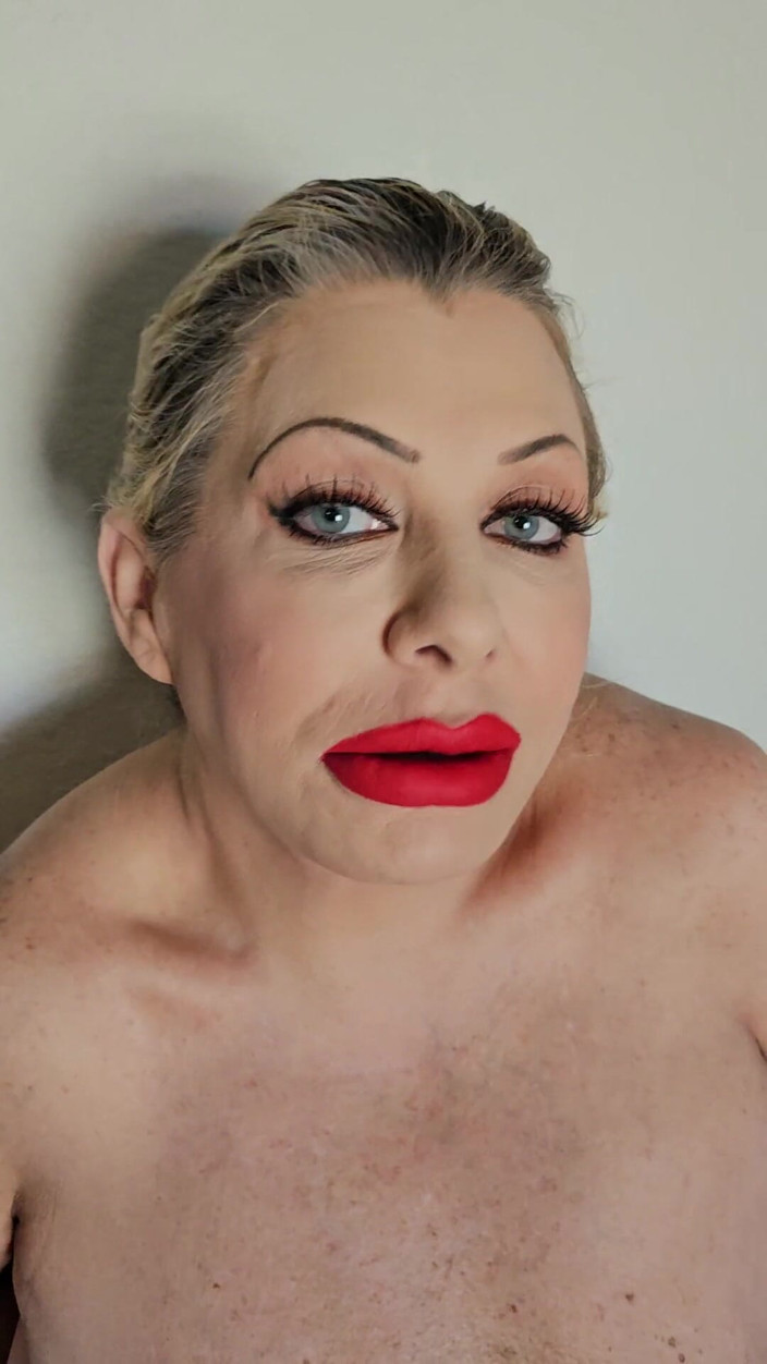 Claudia Marie: Claudia Marie, nouvelle léggie, faux seins, mise à jour