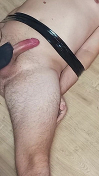 Strumpfhosen-footjob, ballbusting und ruinierter orgasmus!