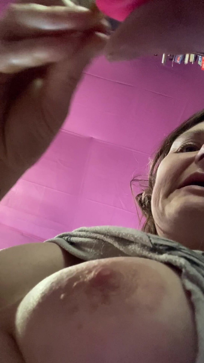 MistressWriggler: Harika memeli ateşli olgun esmer için orgazm mücadelesi gerçek! Kazanmak...