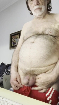 08.12.2025 Obnažování kraťasů v tělocvičně
