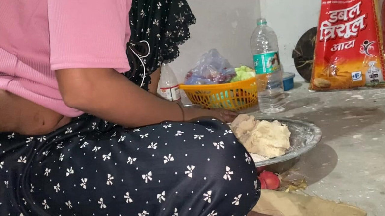 Hotgirl9: Šukám svou bhabhi v kichen pokoji, když vaří