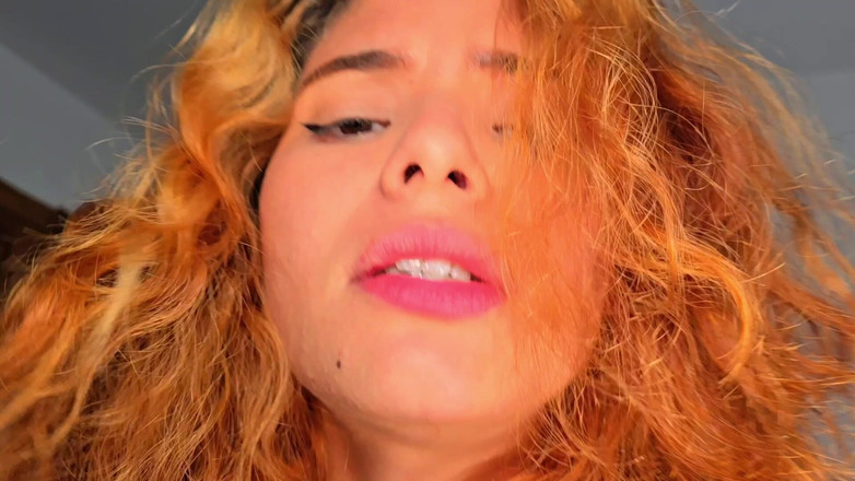 Labestiaylabella: Temanku ngasih footjob. Kakinya dicrot sperma banyak banget. Buatan sendiri