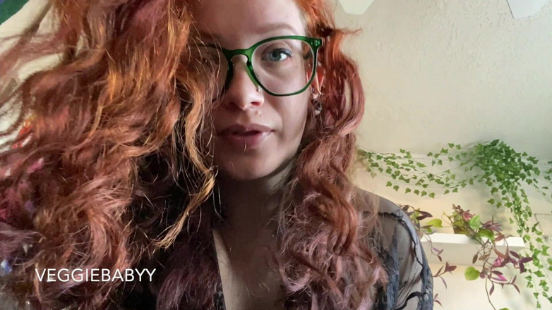 Veggiebabyy: I Spit in Ur Mouth While U Fuck My Hand