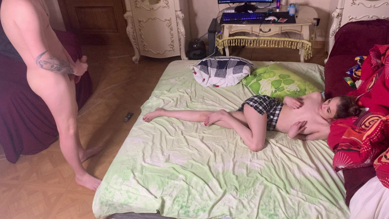 Karlson78: 그는 침묵이 스스로 말하게 내버려 두었다