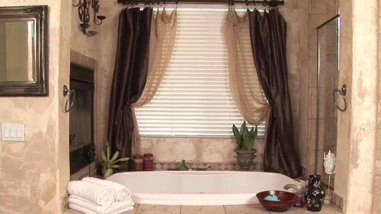 Massage Parlor: Adorável gata está acariciando e chupando pau grande e duro
