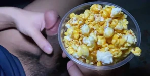 Masturbarse con palomitas.