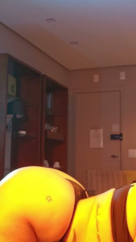 De Quatro Na Cama Com O Rabo Pra Cima E Mamando O Roludo Safado