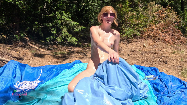 Destination Kat: Baise gonflable géante avec popping