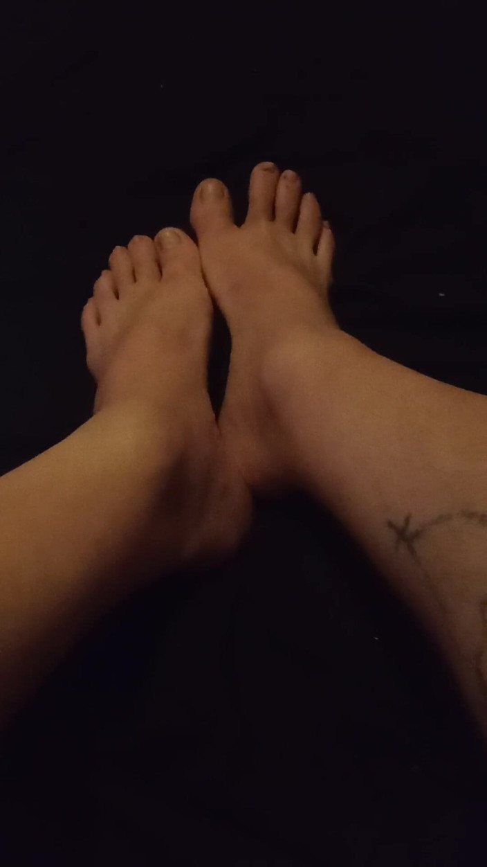 LilTaste: Playing with My Legs