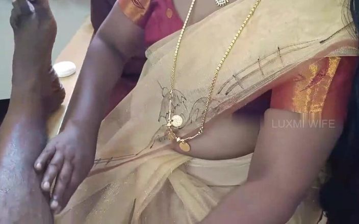 Luxmi Wife: Seksi sari içinde chithi / chaachi sikişiyor - bölüm 1