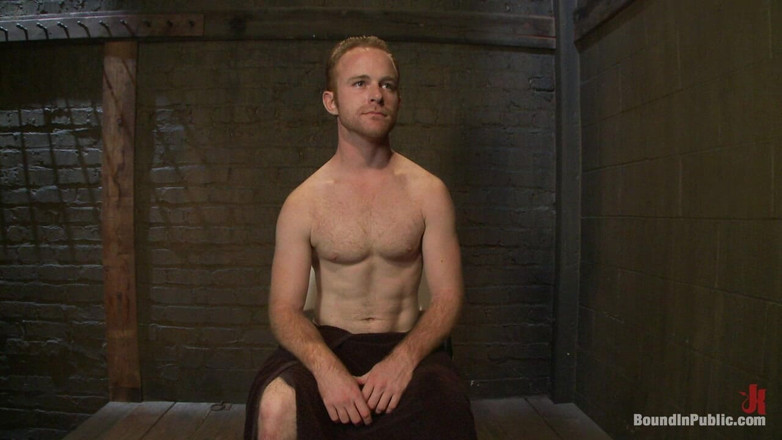 Bound in public: Huấn luyện viên thể dục nóng bỏng bị trói và đụ...