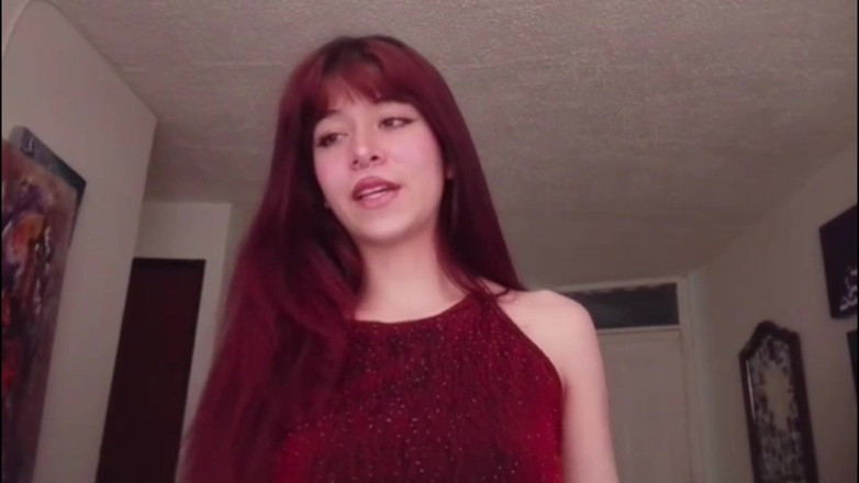 Elisabeth Garban: 춤추는 관능적 쇼 몸집이 작은 라틴계 여자 후장 구멍