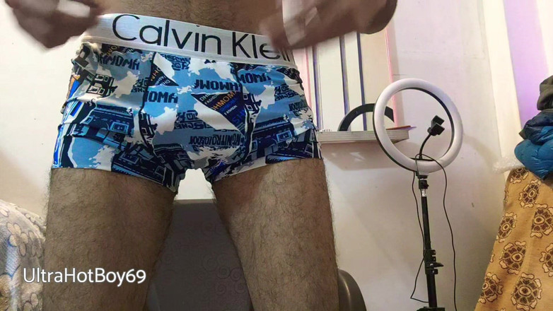 UltraHotBoy69: Pohodička na pokoji ve spodním prádle