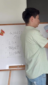 我的学生迟到了，坦白说他喜欢我的鸡巴，我决定把所有东西都塞进他的肛门，我是异性恋