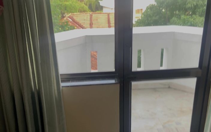 Sqaki: Aventura în balcon a încornoratului tamil - Alătură-te distracției!
