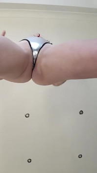 April and Gigi - Facesitting Asshole Worship