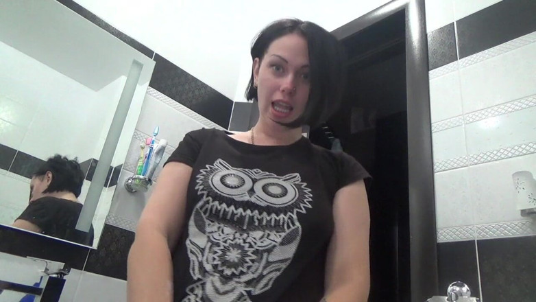 Goddess Misha Goldy: Guy loses towel in front of me SPH