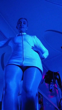 นางฟ้าเอวา ราชินียางยืด โดมิเนทริกซ์ เฟมดอม โซโล เฟติช ของเล่นเย็ด BDSM ส้นสูง พีวีซี ก้นใหญ่ มิลฟ์