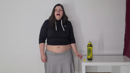 Alice H: Rutto e pancia fetish