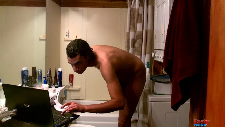 Tasty Twink: Развлечение в душе Tristan Hollister