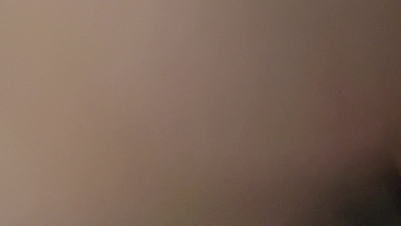 Erin and Andy: 乳头惊人的淫荡55熟女玩弄鸡巴，直到他射在她的阴户由安德鲁特