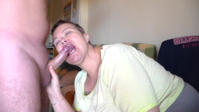 Sex hub couple: Johns schwanz wird von Jen gelutscht