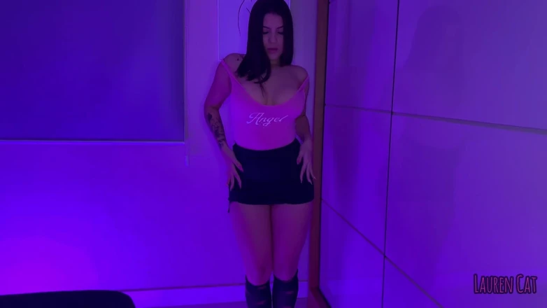 Lauren Cat: 큰 엉덩이를 따먹고 과시하는 음란한 소녀