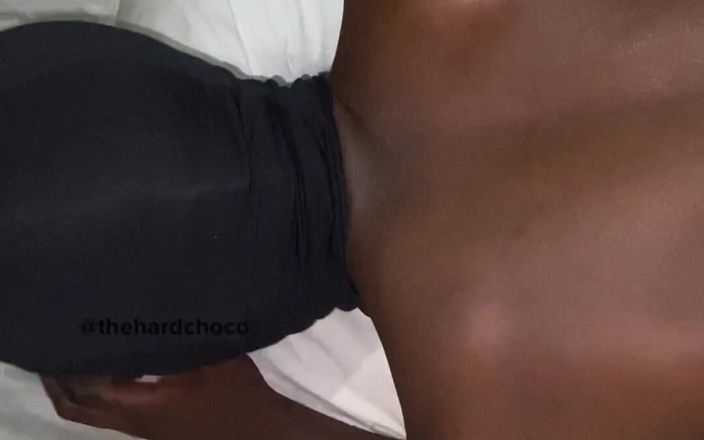 Thehardchoco: Ce gâteau rebondi au chocolat a été défoncer et ouvrir par...