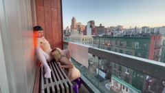 Magenta Lexx: Bláznivý veřejný orgasmus na balkóně Highrise