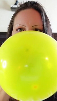 Ik pijp je streel Ik wil je plagen met mijn ballonnen, ik wil je zien hoe je je pik streelt naar elke klap van adem