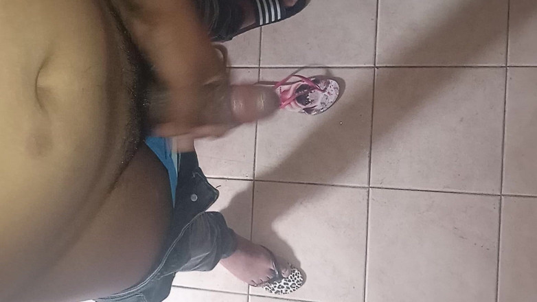 E-Alfa: Il culo di mia cognata mi fa impazzire