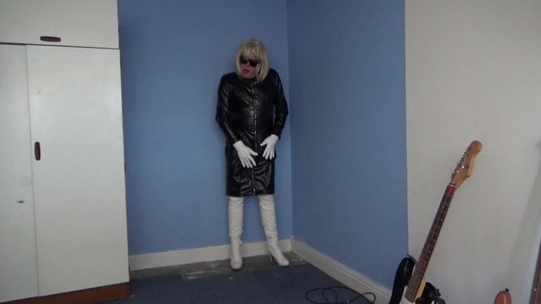 Leather Kirsten: Więcej czerni i bieli